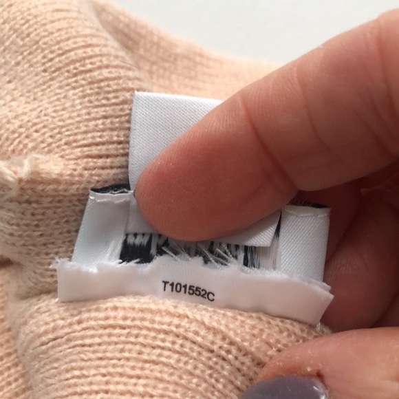 Timberland Classic Tonal Patch Cuffed Beanie In Cameo Rose - Picture 6 of 7